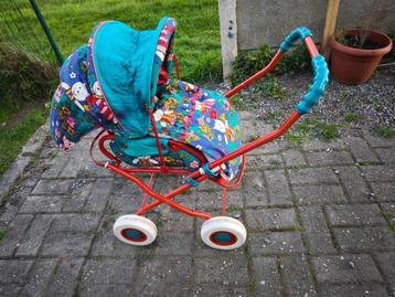 Kinderwagen met pop beschikbaar voor biedingen