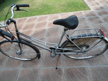 Damesfiets beschikbaar voor biedingen