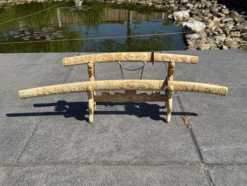 Gecarvde decoratieve Katana-set – draakmotief - Japans, Antiek en Kunst, Curiosa en Brocante, Ophalen of Verzenden