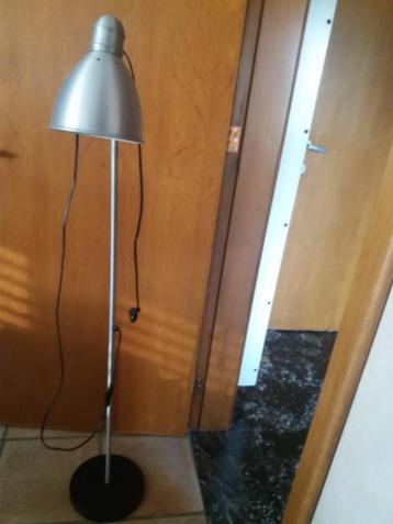 LEESLAMP - STAANLAMP - VLOERLAMP beschikbaar voor biedingen