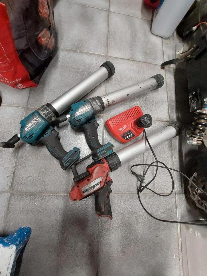 Lot pistolets à calfeutrer Makita DCG180 Milwaukee M12PCG, Bricolage & Construction, Outillage | Outillage à main, Utilisé, Enlèvement