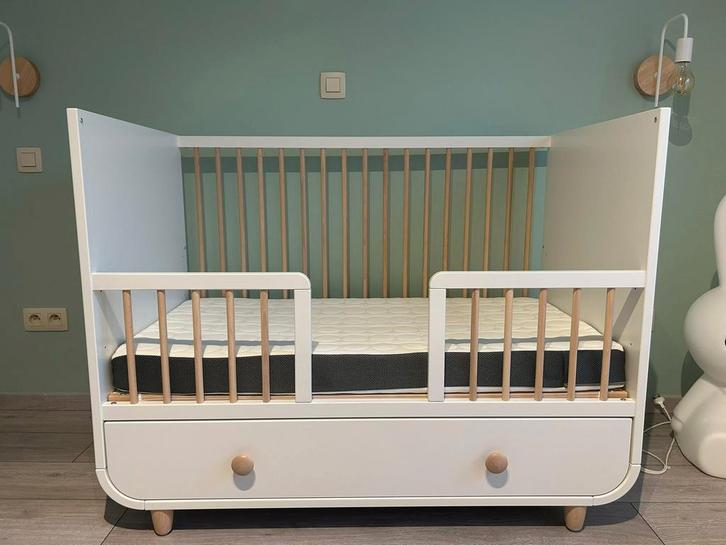Babybed en verzorgingstafel te koop, Kinderen en Baby's, Babywiegjes en Ledikanten, Zo goed als nieuw, Ophalen