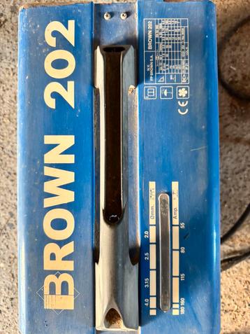 Lastoestel Brown 202 (half-automaat 220v) beschikbaar voor biedingen