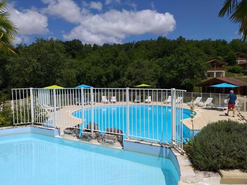 Chalet voor 4 personen in de Lot, Vakantie, Vakantie | Fly & Drive, Chalet, Bungalow of Caravan, Dorp, Aan meer of rivier, In bergen of heuvels