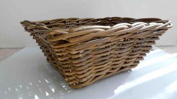mand rotan  beschikbaar voor biedingen