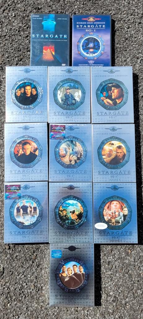 Stargate Films, SG-1 et Atlantis + dossier collector, CD & DVD, DVD | Science-Fiction & Fantasy, Enlèvement ou Envoi