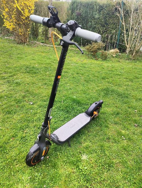 Segway ninebot f40d, Fietsen en Brommers, Steps, Zo goed als nieuw, Elektrische step (E-scooter), Ophalen of Verzenden