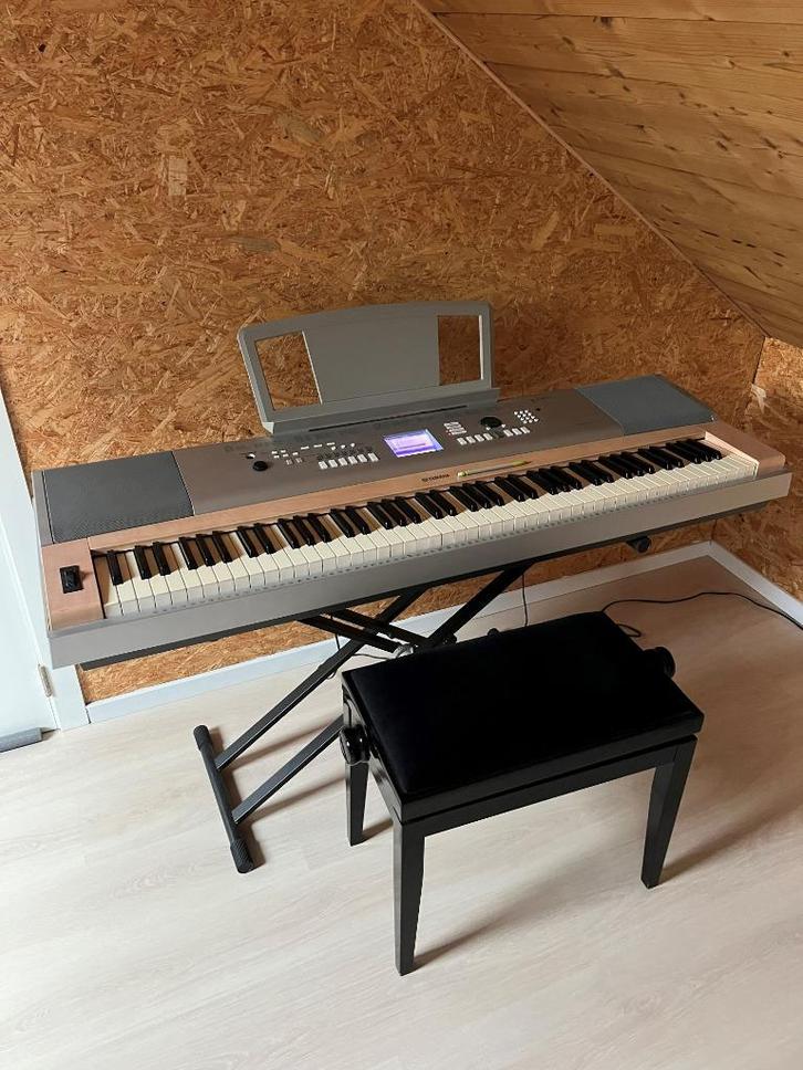 Yamaha Keyboard/Piano, Muziek en Instrumenten, Keyboards, Zo goed als nieuw, 88 toetsen, Yamaha, Aanslaggevoelig, Met standaard