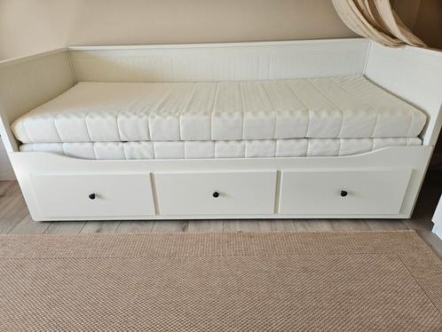 Slaap bed/bank te koop met 2 matrassen nieuw!, Huis en Inrichting, Slaapkamer | Slaapbanken, Zo goed als nieuw, Ophalen of Verzenden