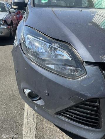 Koplamp rechts Ford Focus Wagon III ('11-'18) beschikbaar voor biedingen