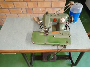 Originele Bernina naaimachine met tafel disponible aux enchères