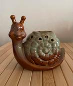 Keramieken theelichthouder in vorm van slak. Lava glaze, Ophalen of Verzenden, Zo goed als nieuw