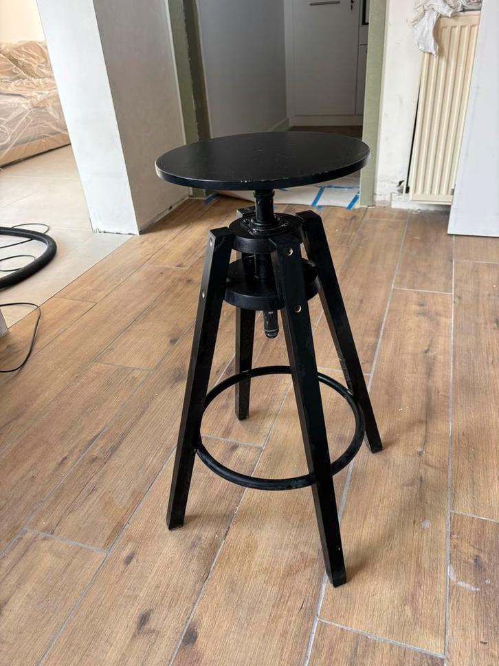 4 Industriële verstelbare barkrukken – zwart hout, Huis en Inrichting, Barkrukken, Gebruikt, Hout, In hoogte verstelbaar, Ophalen