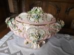 Decoratieve Italiaanse soepterrine in Capodimonte/Bassano-st, Antiek en Kunst, Ophalen