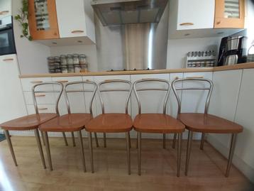 5 keukenstoelen beschikbaar voor biedingen