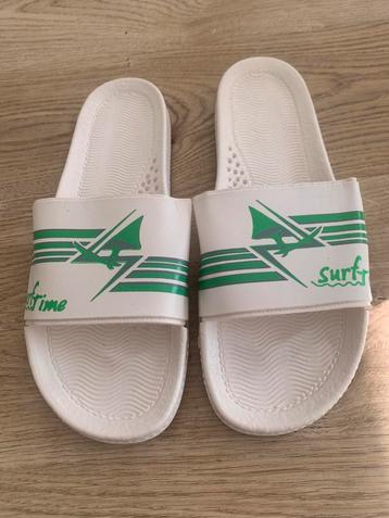 Strandslippers beschikbaar voor biedingen