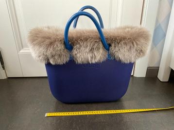 Sac bleu original O Bag avec fourrure Obag disponible aux enchères