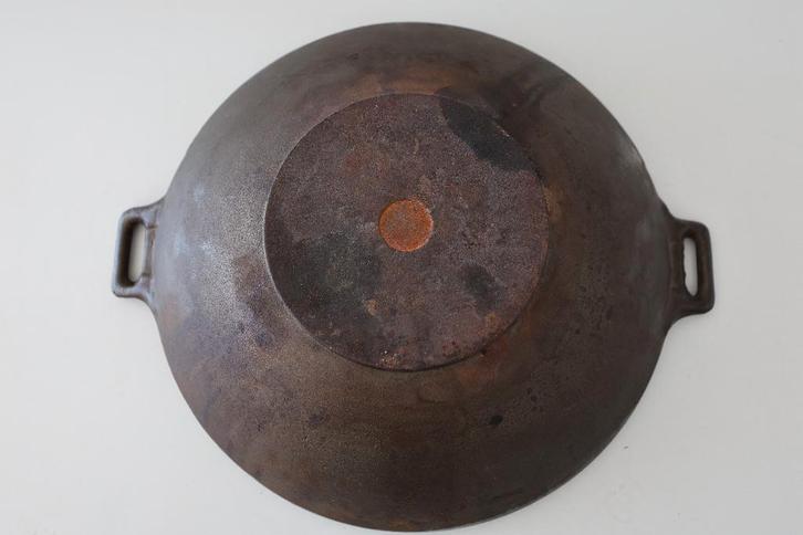 grande poêle à wok en fonte, Maison & Meubles, Cuisine | Casseroles & Poêles, Utilisé, Wok, Fonte, Plaque céramique, Enlèvement ou Envoi