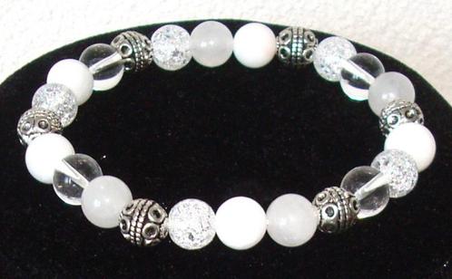 Armband van halfedelsteen in wittinten, Handtassen en Accessoires, Armbanden, Nieuw, Elastiek, Wit, Met bedels of kralen, Met edelsteen