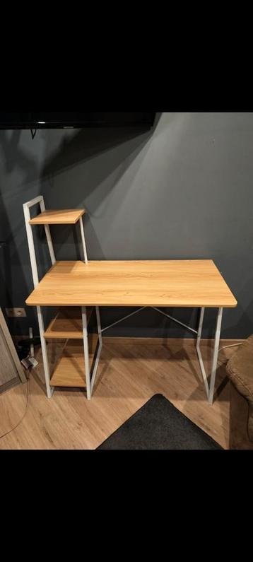Bureau met rek – moderne stijl beschikbaar voor biedingen