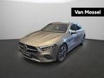 Mercedes-Benz A-klasse 180 + LEDER + CARPLAY + SENSOREN + CA, Auto's, Stof, 4 cilinders, 136 pk, Bedrijf