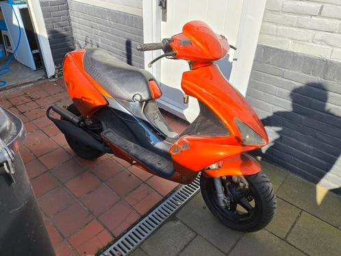 Iconische 90's scooter te koop. Benelli 491 gt watergekoeld, Fietsen en Brommers, Scooters | Overige merken, Zo goed als nieuw