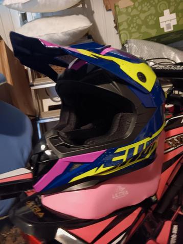 Cross moto helm voor kinderen beschikbaar voor biedingen