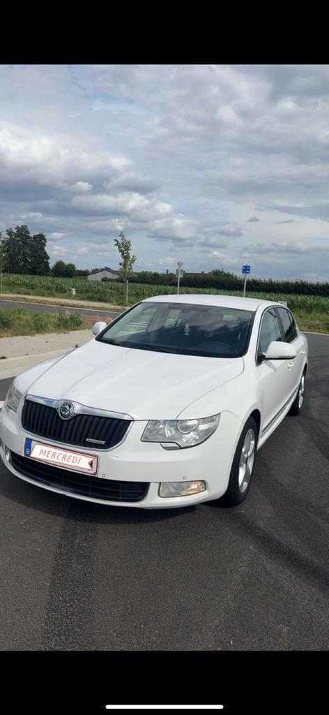 Skoda superb/klaar voor een licentie, Auto's, Skoda, Superb, Bluetooth, Euro 5, Berline, 5 deurs, Handgeschakeld, Wit, Zwart, Leder