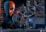 Hot Toys DC Batman Arkham Origins Deathstroke VGM30, Verzamelen, Ophalen of Verzenden, Nieuw, Tv, Actiefiguur of Pop