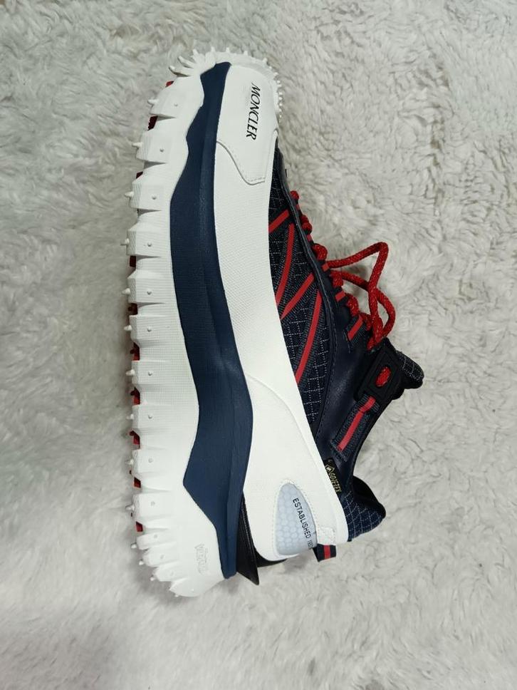 Bottes Moncler Trailgrip GORE-TEX Low – Blue / White / Red, Kleding | Heren, Schoenen, Nieuw, Blauw, Ophalen of Verzenden
