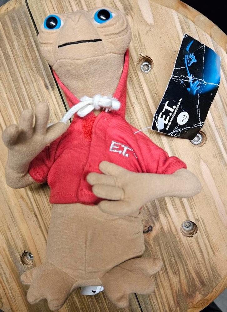 ET knuffel rood vestje
Dit is een E.T. the Extra, Verzamelen, Film en Tv, Kleding, Ophalen of Verzenden