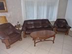 Canapé 3 pl 2 fauteuils et table basse cuir et bois véritabl, Maison & Meubles, Comme neuf, Enlèvement ou Envoi, Cuir