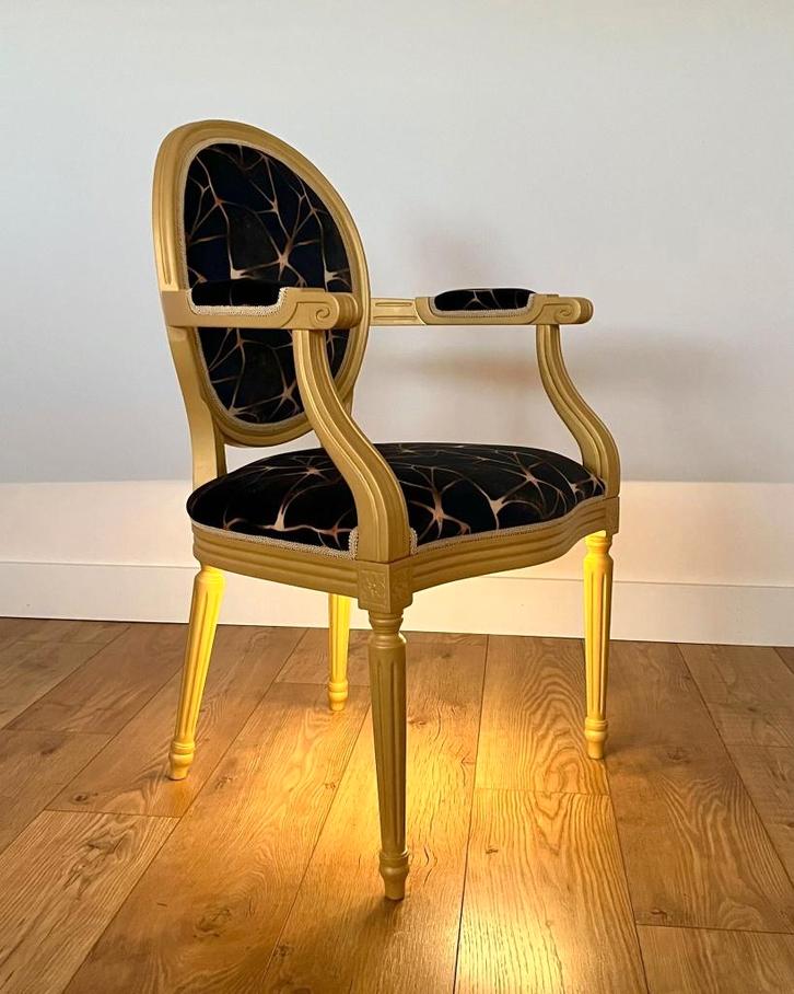 Cabriolet style Louis XVI - le fauteuil qui ose tout, Maison & Meubles, Fauteuils, Neuf, Bois, Tissus, 50 à 75 cm, Moins de 75 cm