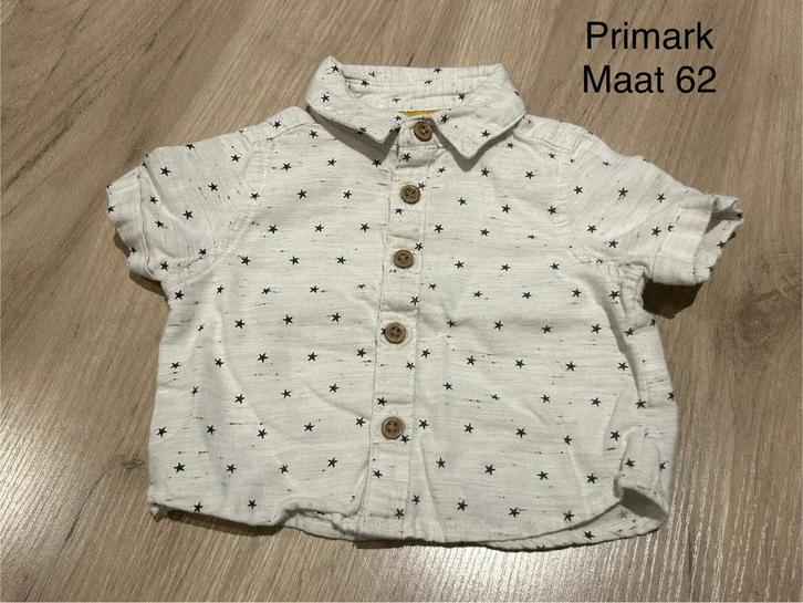 Wit hemdje met sterretjes (Primark, maat 62), Kinderen en Baby's, Babykleding | Maat 62, Zo goed als nieuw, Ophalen of Verzenden