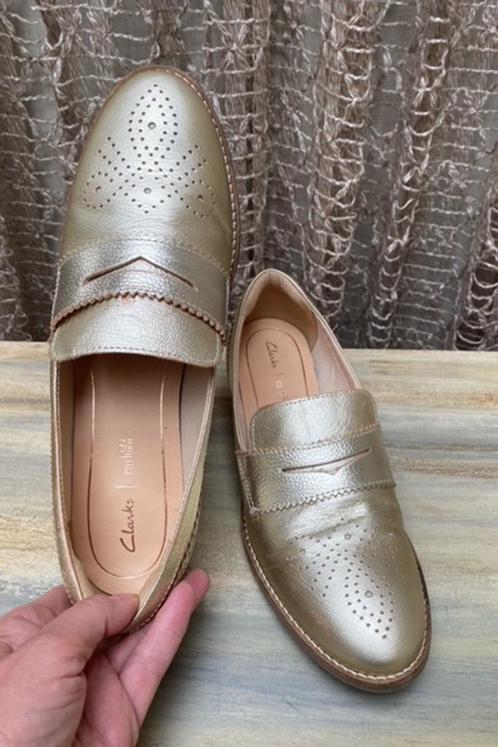 licht gouden loafers CLARKS  41, Kleding | Dames, Schoenen, Zo goed als nieuw, Schoenen met lage hakken, Overige kleuren, Ophalen of Verzenden