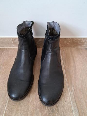 Chaussures montantes cuir beschikbaar voor biedingen