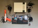 Nintedo NES | Zapper | 2 controllers | 4 games, Consoles de jeu & Jeux vidéo, Consoles de jeu | Nintendo NES, Enlèvement, Utilisé