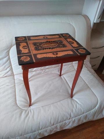 Table Louis xv basse en bois marqueterie  boîte à musique, Enlèvement, Comme neuf, Bois
