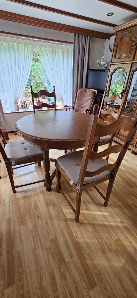 Ronde eiken tafel (uitschuifbaar naar ovalen vorm), Huis en Inrichting, Tafels | Eettafels, Gebruikt, 100 tot 150 cm, 150 tot 200 cm