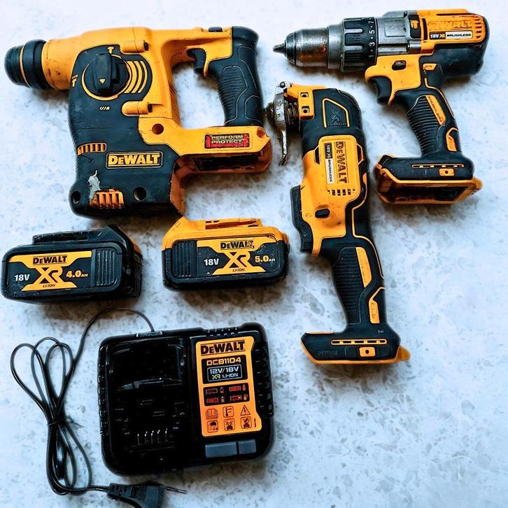 DeWalt Set: lader ,2 batt,  boorhamer, klopboor, multitool, Doe-het-zelf en Bouw, Gereedschap | Boormachines, Zo goed als nieuw