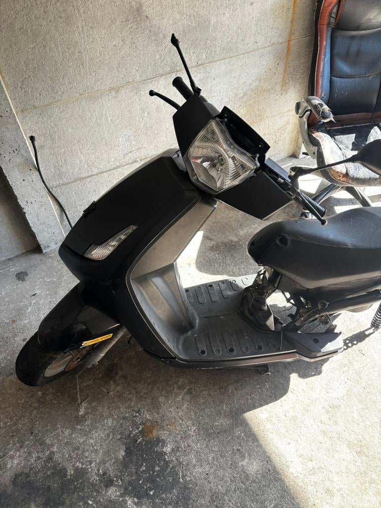 Peugeot vivacity 3 a klasse met papieren, Vélos & Vélomoteurs, Scooters | Peugeot, Utilisé, Vivacity, Classe A (25 km/h), Essence