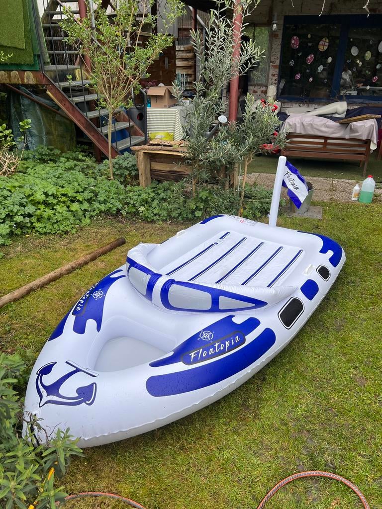 Opblaasboot - ongeveer 2m op 1m, Watersport en Boten, Kano's, Ophalen, Zo goed als nieuw