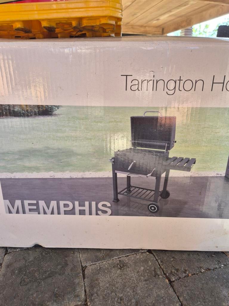 Nieuwe houtskool bbq Tarrington house, Ophalen