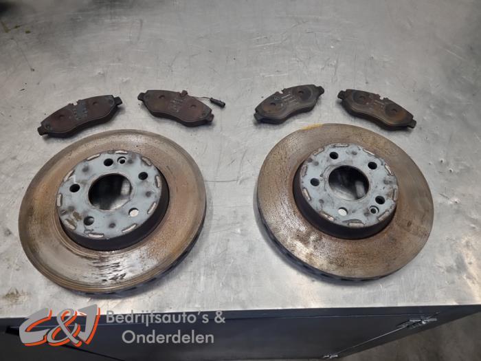 Remschijf voor van een Mercedes Vito, Auto-onderdelen, Gebruikt, -, Ophalen of Verzenden, -