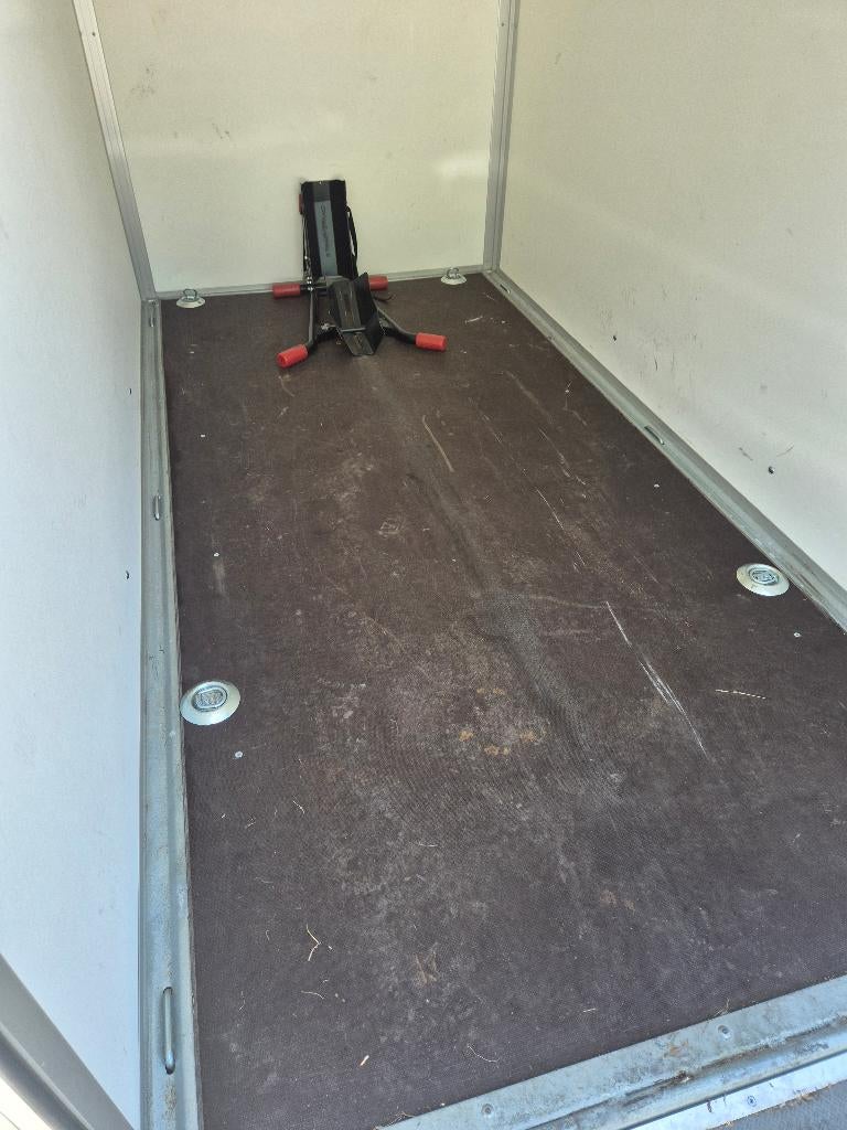 Gesloten dubbelas aanhangwagen voor motor, Enlèvement, Comme neuf