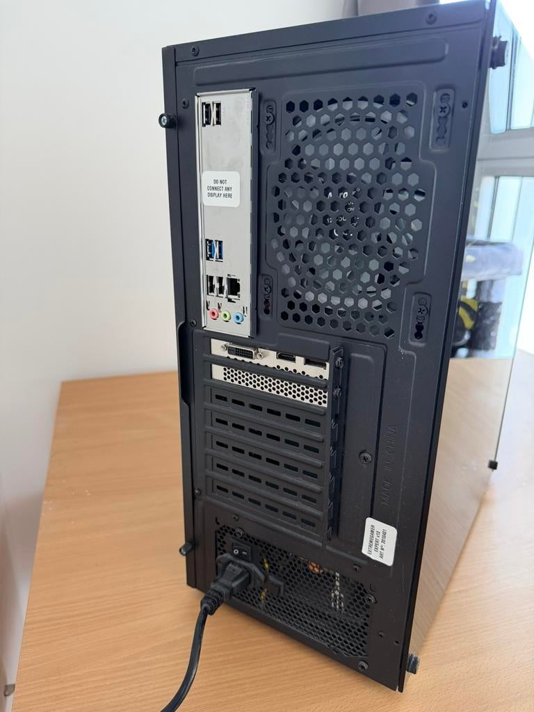 Ik verkoop een computer en een monitor., Computers en Software, Ophalen, Zo goed als nieuw