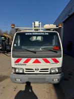 Nissan Cabstar *LOW MILEAGE-10 METER LIFT* (bj 2005), Auto's, Gebruikt, Wit, Bedrijf, Diesel
