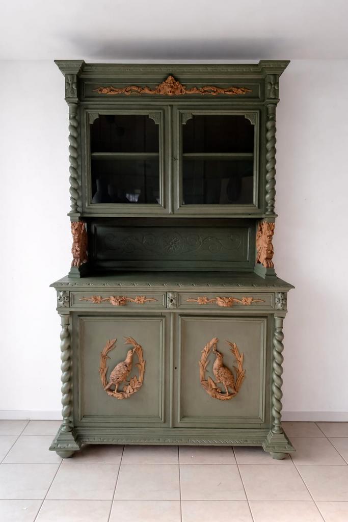 Mooie buffetkast in een oud groene kleur met veel opbergruim, Antiek en Kunst, Antiek | Meubels | Kasten, Ophalen