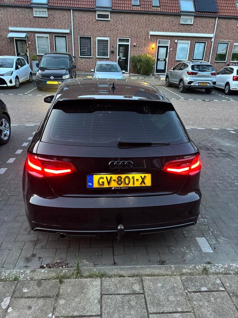 Audi A3 1.6 TDI 3x S-Line | Full-Option | Camera | FACELIFT, Auto's, Automaat, 4 cilinders, Alcantara, Zwart