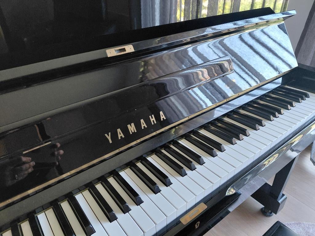 buffetpiano Yamaha U1H, Musique & Instruments, Pianos, Comme neuf, Piano, Noir, Brillant, Enlèvement